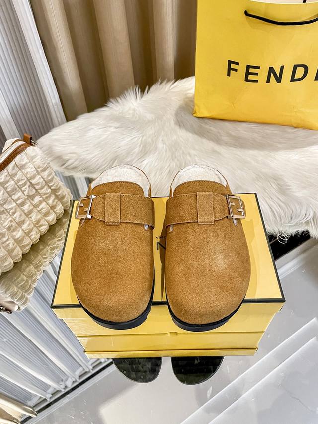 出厂： Fendi 芬迪 2025顶级专柜 早春新款 官网上新 Ff时装周新系列 芬迪 Off 包头拖 Ff拖鞋 Fendi拖鞋 Fendi鞋控 小红书热搜新款