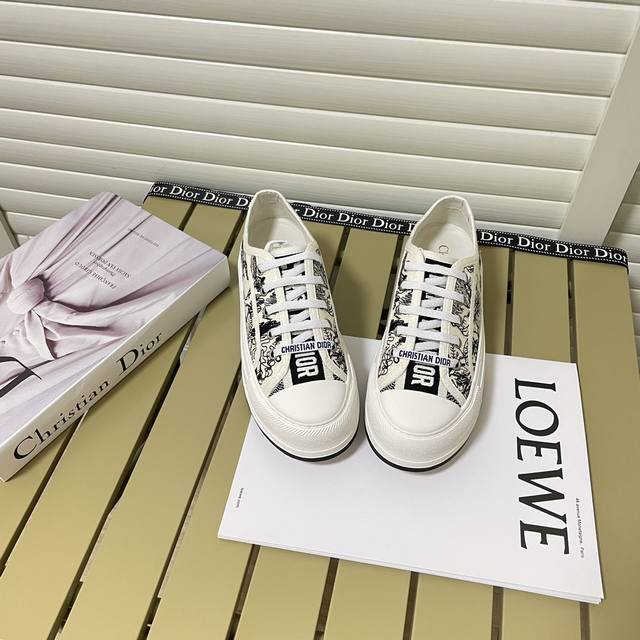 出厂： Dior 迪奥 顶级专柜 新款首发 官网同步 T台走秀款 Christian Dior Paris厚底帆布鞋 时装周新款 小红书推荐 金智秀同款 原版开