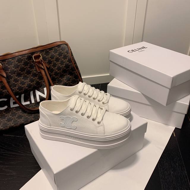 出厂： Celine 赛琳 松糕厚底帆布鞋 休闲小白鞋 春夏最新爆款系列轻奢风格，简约舒适，可爱的圆头设计复古好看，增高显瘦，休闲风超好搭配！细腻透气帆布面料，