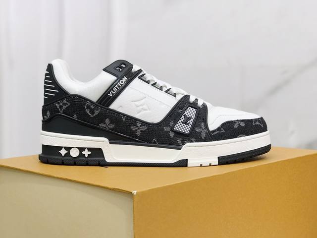 出厂： Louis Vuitton 路易威登 Lv Trainer 情侣款运动鞋板鞋 休闲复古篮球鞋 最新配色virgil Abloh 从复古篮球鞋汲取灵感，打