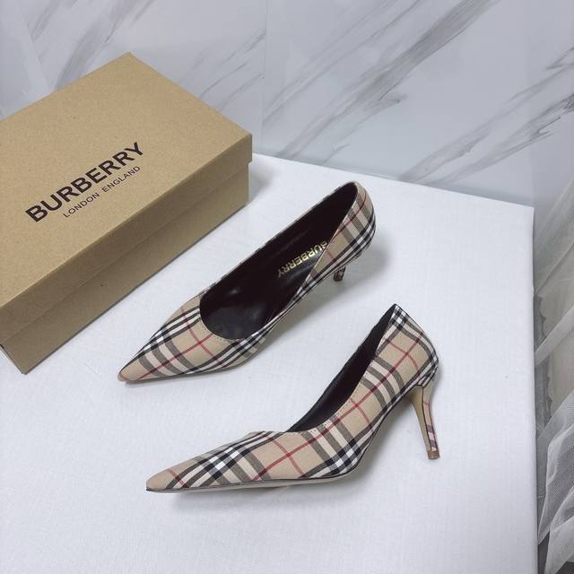 出厂： Burberry 巴宝莉尖头简约格子布单鞋任意搭配满满滴高级感 码数34-42码 跟高:6厘米 8厘米