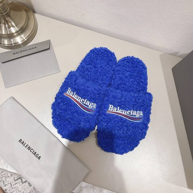 冲量价: 高品质 跑量价 Balenciaga巴黎世家秋冬潮品毛拖 鞋面字母图案、电绣徽标刺绣工艺！高级感满满当当！上脚特别漂亮 面料：羊卷毛 非常柔软舒适 鞋