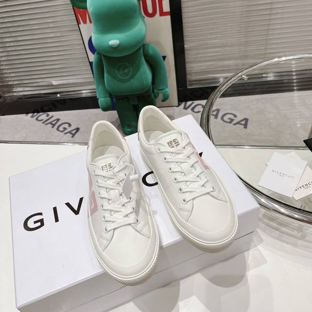 冲量价: 女款原版开发长期出货。Givenchy Citysport运动鞋 P5,190 产品详情 Citysport光滑牛皮革运动鞋 侧面饰以标签效果黑色4G