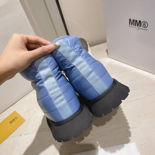 冲量价: Mm6厚底面包雪地靴maison Margiela 大热时尚风 慵懒风系列 粉色mm6 Maison Margiela的实验性从功能主义的解构美学出发