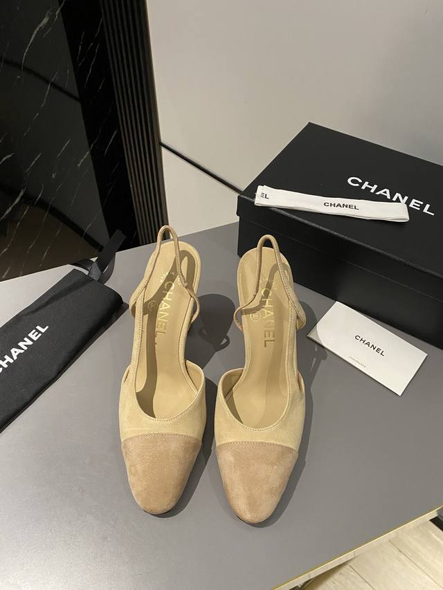 冲量价: 购级 高跟版面 Chanel 经典slingback后空凉鞋 前几年一直在做这个款 今年我们还是重新购版，再次精细copy。 发现新版面的鞋面线条和形