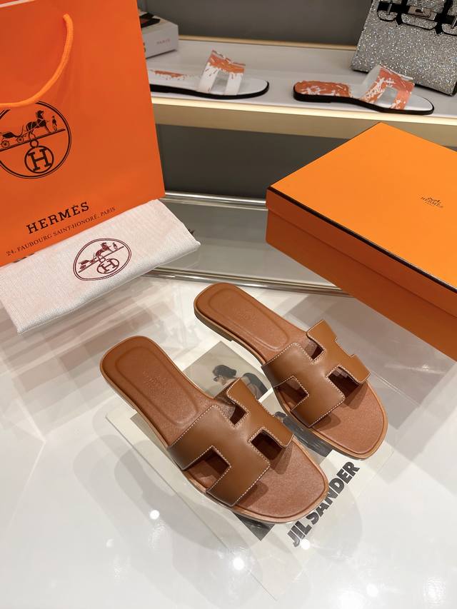 早春新款， 高端中底全牛皮全包工艺 全新改版 Hermès 包装升级，版型做工材料升级。 Hermes市场最高版本纯手工鞋 顶级产品爱马仕拖鞋 新款高端时尚原版