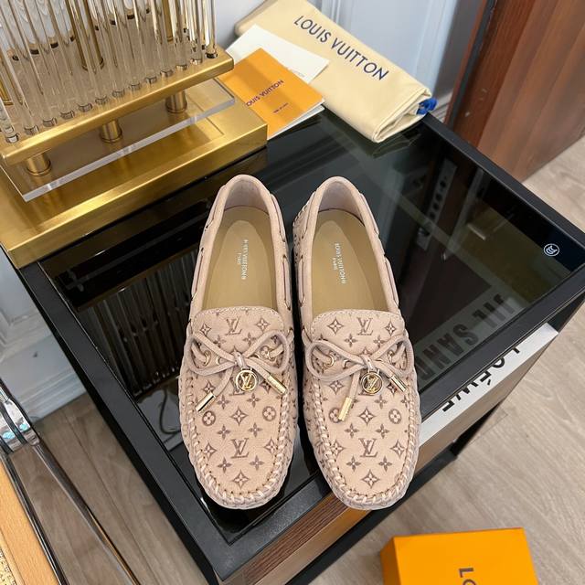 高版本 Louis Vuitton 路易威登 豆豆鞋 L家春夏新品 专柜主打走秀款豆豆鞋休闲鞋系列 万年青款，经典百搭，代购级别，全年供货，细节完美无可挑剔，上