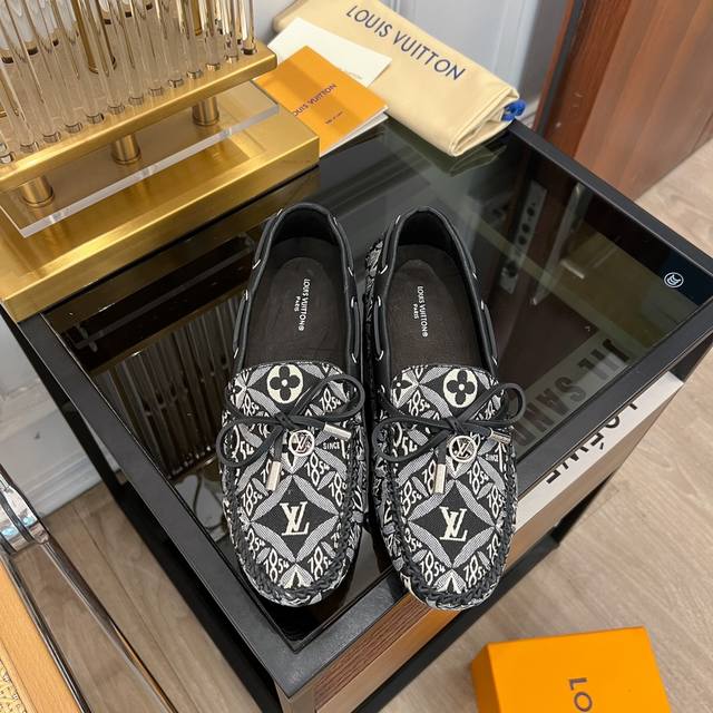 高版本 Louis Vuitton 路易威登 豆豆鞋 L家春夏新品 专柜主打走秀款豆豆鞋休闲鞋系列 万年青款，经典百搭，代购级别，全年供货，细节完美无可挑剔，上