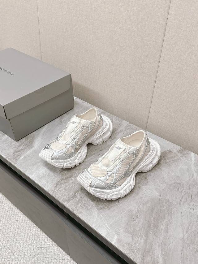 balenciaga巴黎世家3X无绳系列 复古休闲运动鞋 系列推出探索时尚界对于原创与挪用的概念、以全新系列致敬传承与经典，以标志性balenciaga廓形和抽