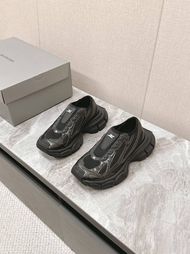 balenciaga巴黎世家3X无绳系列 复古休闲运动鞋 系列推出探索时尚界对于原创与挪用的概念、以全新系列致敬传承与经典，以标志性balenciaga廓形和抽