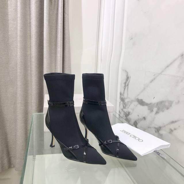 Jimmy Choo 吉米周新款尖头弹力靴 Ins上超火爆的单品出席各种聚会婚礼必成焦点！ 全新升级zp定制特殊面料、最新原版扣开模、市面看图开的扣完全不对版、