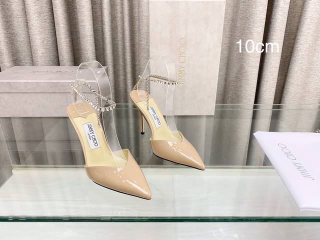 Jimmy Choo 春夏水晶链高跟鞋 高品质 超多明星穿的一款 面料:漆皮，内里羊皮 水钻原版定制意大利真皮大底 ，鞋跟都是手工烫钻 跟高:10Cm 码数:3