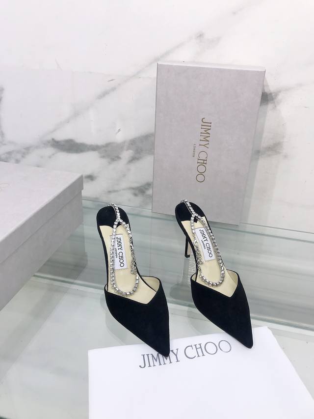 Jimmy Choo 春夏水晶链高跟鞋 高品质 超多明星穿的一款 材质:进口真丝 羊猄 格利特，内里羊皮 水钻原版定制意大利真皮大底 ，鞋跟都是手工烫钻 跟高: