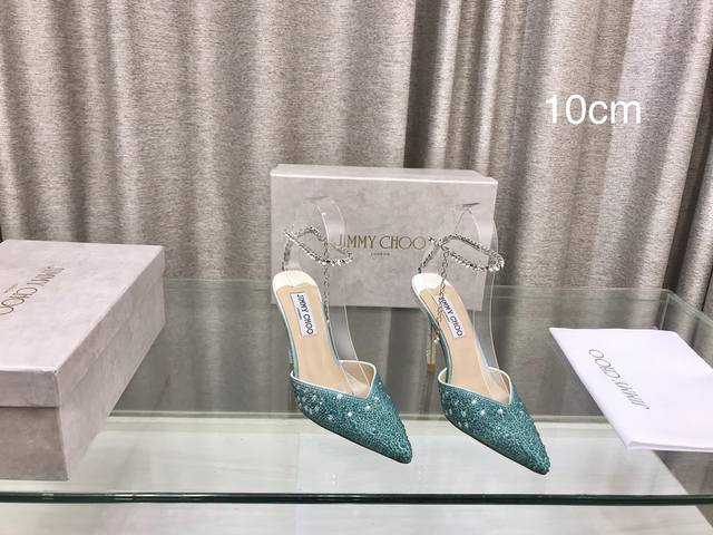 Jimmy Choo 巴黎橱窗春夏新品烫钻高跟凉拖！ 鞋面：烫钻 内里：羊皮里 大底：原版意大利真皮大底 跟高 ：8.5Cm 10Cm 码数 ：35～39 40