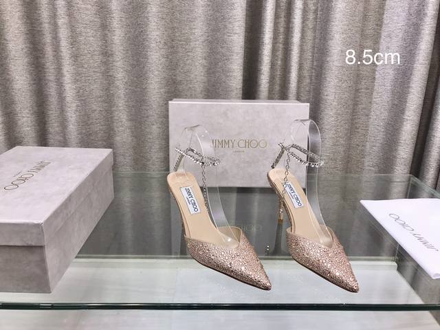 Jimmy Choo 巴黎橱窗春夏新品烫钻高跟凉拖！ 鞋面：烫钻 内里：羊皮里 大底：原版意大利真皮大底 跟高 ：8.5Cm 10Cm 码数 ：35～39 40