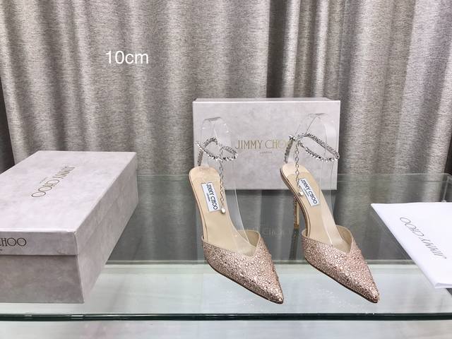 Jimmy Choo 巴黎橱窗春夏新品烫钻高跟凉拖！ 鞋面：烫钻 内里：羊皮里 大底：原版意大利真皮大底 跟高 ：8.5Cm 10Cm 码数 ：35～39 40