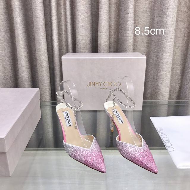 Jimmy Choo 巴黎橱窗春夏新品烫钻高跟凉拖！ 鞋面：烫钻 内里：羊皮里 大底：原版意大利真皮大底 跟高 ：8.5Cm 10Cm 码数 ：35～39 40