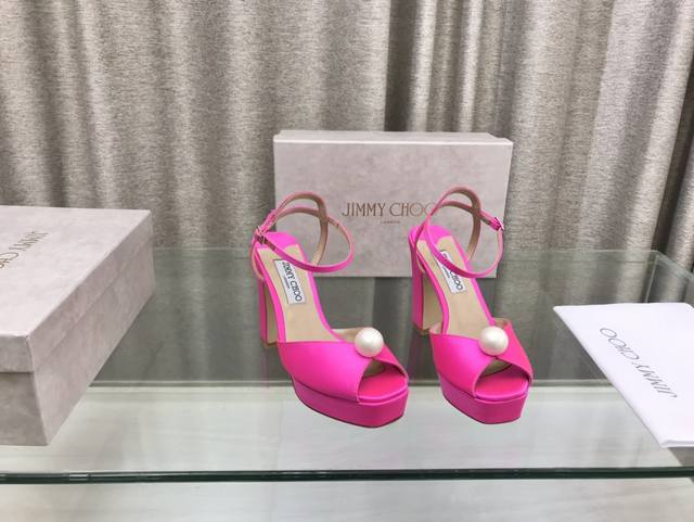 Jimmy Choo 巴黎橱窗春夏新品珍珠高跟凉鞋！ 鞋面：真丝 内里：羊皮里 大底：原版意大利真皮大底 跟高 ：10Cm，水台2Cm 码数 ：35～39 34