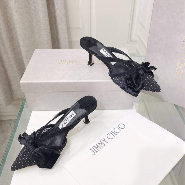 Jimmy Choo 春夏新品爆款蝴蝶结拖鞋系列单品 鞋面：原版定制网纱钻真丝系列面点缀绸缎蝴蝶结 内里：羊皮里 大底：原版意大利真皮大底 跟高 ：6.5Cm