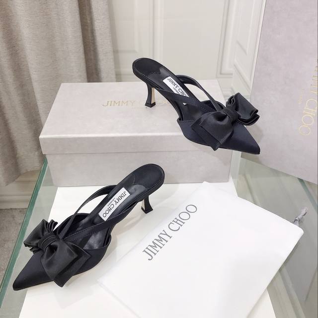 Jimmy Choo 春夏新品爆款蝴蝶结拖鞋系列单品 鞋面：原版定制网纱钻真丝系列面点缀绸缎蝴蝶结 内里：羊皮里 大底：原版意大利真皮大底 跟高 ：6.5Cm