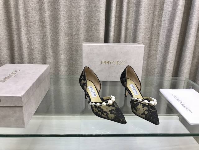 Jimmy Choo 吉米周专柜新款珍珠钻中空单鞋 高品质 采用蕾丝面料，内里羊皮 ，意大利真皮大底 跟高：6.5Cm 8.5Cm 码数：35～39 34、40