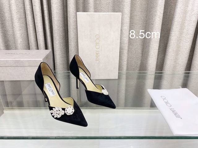 Jimmy Choo 吉米周专柜新款树叶钻中空单鞋 高品质 材质：进口羊绒，内里羊皮 水钻原版定制意大利真皮大底 跟高：8.5Cm 10Cm 码数：35～39