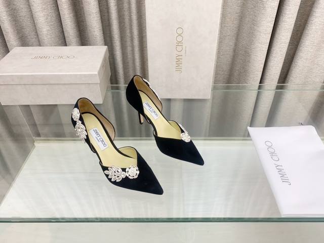 Jimmy Choo 吉米周专柜新款树叶钻中空单鞋 高品质 材质：进口羊绒，内里羊皮 水钻原版定制意大利真皮大底 跟高：8.5Cm 10Cm 码数：35～39