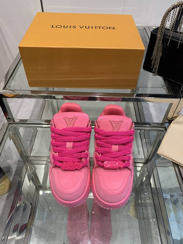 louis Vuitton Lv 新颜色 Trainer 运动鞋板鞋 可爱胖trainer，来闭着眼睛买的款式，打破颜色的单一变化，更年轻了胖trainer也可