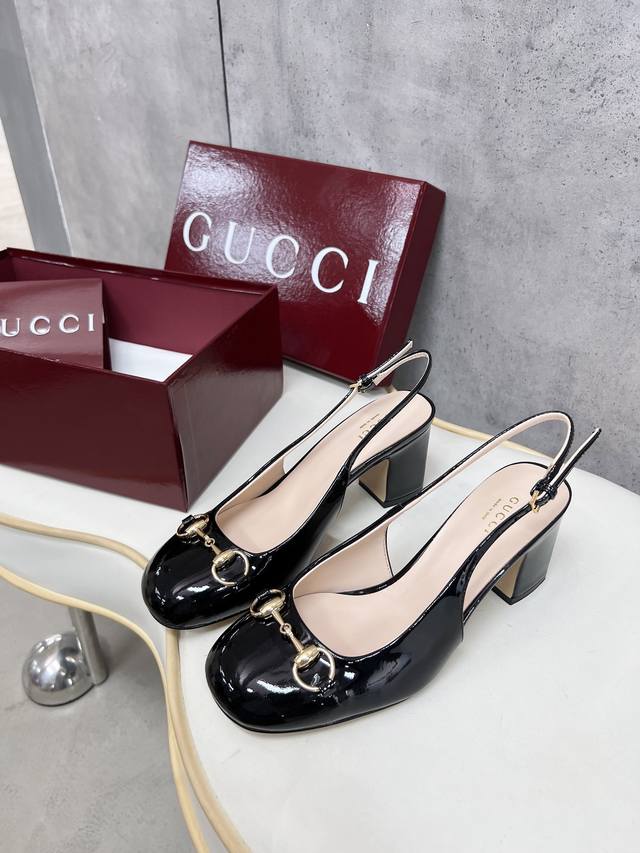 gucci 古琦 古驰高端精品 工厂全力打造ｇ家系列 舒适圆头设计、经典金色扣搭配，从来就是g家独特的大气风格摩登女郎首选之款，出入任何场合均无压力 鞋面：镜面