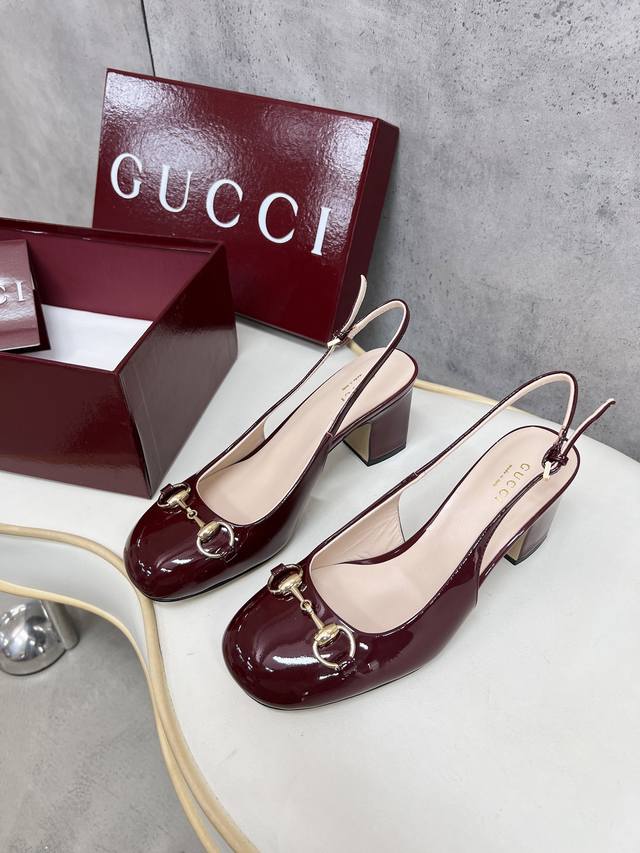 gucci 古琦 古驰高端精品 工厂全力打造ｇ家系列 舒适圆头设计、经典金色扣搭配，从来就是g家独特的大气风格摩登女郎首选之款，出入任何场合均无压力 鞋面：镜面