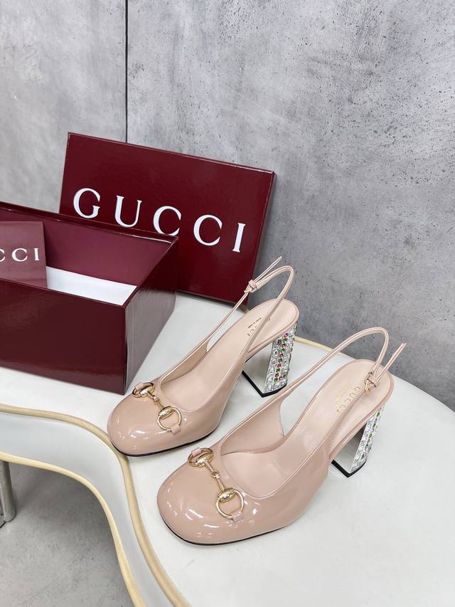 gucci 古琦 古驰高端精品 工厂全力打造ｇ家系列 舒适圆头设计、经典金色扣搭配，从来就是g家独特的大气风格摩登女郎首选之款，出入任何场合均无压力彩钻粗跟搭配