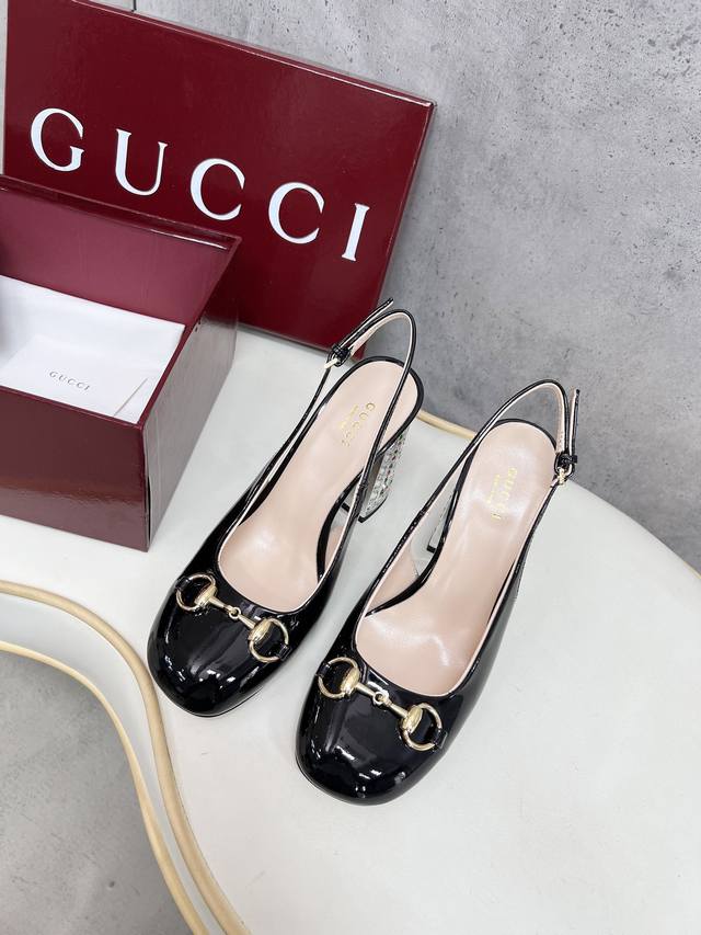 gucci 古琦 古驰高端精品 工厂全力打造ｇ家系列 舒适圆头设计、经典金色扣搭配，从来就是g家独特的大气风格摩登女郎首选之款，出入任何场合均无压力彩钻粗跟搭配