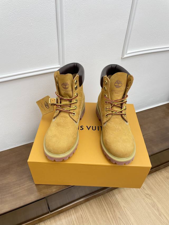 情侣款顶级版本 东莞专供代购级 带飞机盒 Lv X Timberland 添柏岚 联名款 老花 大黄靴 及踝靴 短靴 Lv X Timberland 及踝靴取材