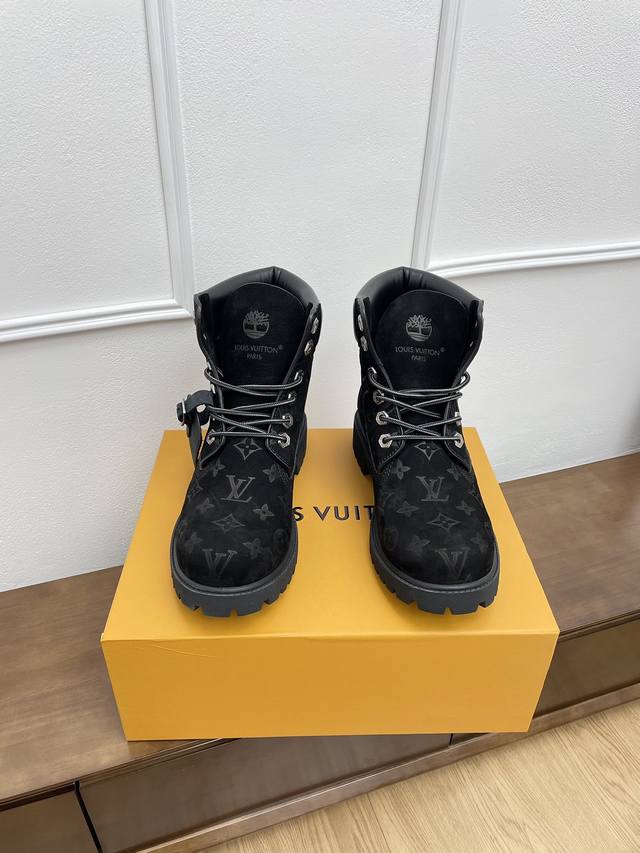 情侣款顶级版本 东莞专供代购级 带飞机盒 Lv X Timberland 添柏岚 联名款 老花 大黄靴 及踝靴 短靴 Lv X Timberland 及踝靴取材