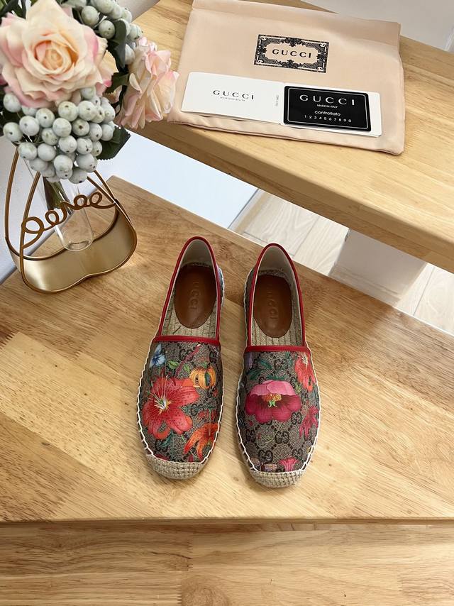 新品 Gucci 23Ss 早秋 女士gg印花图案装饰园头古奇草编新款渔夫鞋 经典乌木色gg Supreme帆布鞋面，官网同步， 永不过时，超级舒适， 四季都可