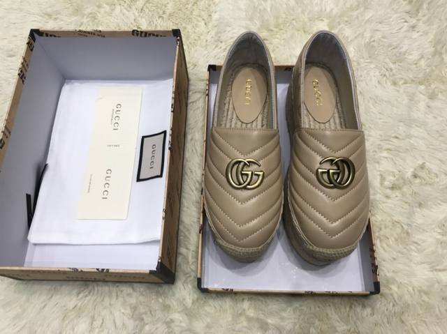 古奇 Gucci 23Ss早春新款松糕厚底渔夫鞋 全鞋面logo款，官网同步， 永不过时，超级舒适， 四季都可以穿，上脚轻便 经典条纹logo，绗缝真皮徽标轻便