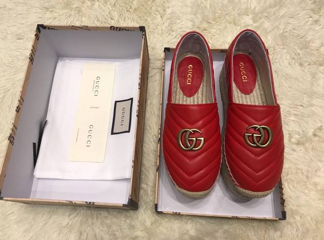 古奇 Gucci 23Ss早春新款松糕厚底渔夫鞋 全鞋面logo款，官网同步， 永不过时，超级舒适， 四季都可以穿，上脚轻便 经典条纹logo，绗缝真皮徽标轻便