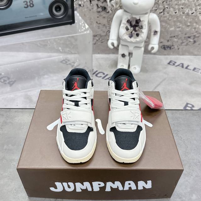 最新倒钩联名款 Travis Scott X Jordan Jumpman Jack 倒钩 大卡特魔术贴篮球鞋 顶级版本 原装大盒布袋 头层牛皮 尺码：36-4