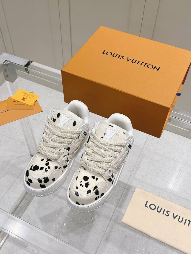 代购级别 限定斑点狗最新情侣系列 新色 Louis Vuitton 路易威登 Trainer Sneaker 时尚百搭低帮休闲板鞋 男女同款 顶级版本 胖嘟嘟