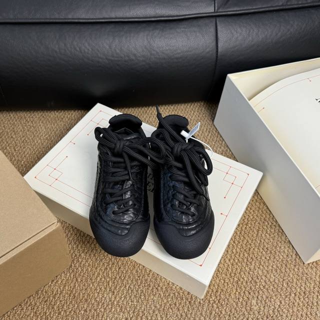 Size: 35-44 45订不退不换 顶级版 配飞机盒包装 麦昆 官网同步上新 24Ss 秋冬最新 Alexander Mcqueen 亚历山大 麦昆 秋冬最