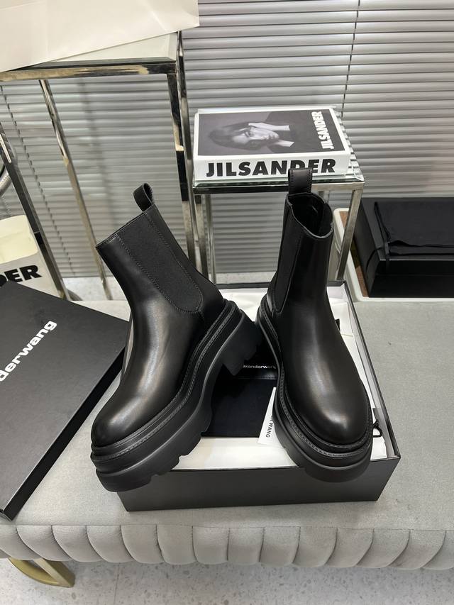 出厂 Alexander Wang 亚历山大王新款防水台松糕厚底短靴马丁靴 顶级版本！ 鞋面原版牛皮 鞋底开模橡胶一体ip大底、 跟高7.5Cm， Size：3