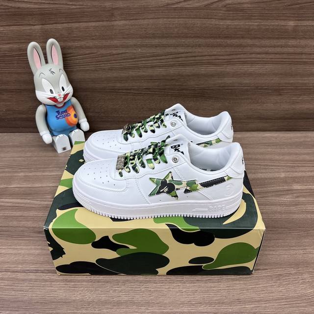 顶级版本猿人头a Bathing Ape Sta 经典潮流 时尚板鞋 男女同款 Bape 作为著名的潮流品牌，Bape Sta 也带有浓厚的潮流感，受到许多潮流