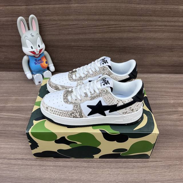 顶级版本猿人头a Bathing Ape Sta 经典潮流 时尚板鞋 男女同款 Bape 作为著名的潮流品牌，Bape Sta 也带有浓厚的潮流感，受到许多潮流