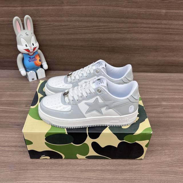 顶级版本猿人头a Bathing Ape Sta 经典潮流 时尚板鞋 男女同款 Bape 作为著名的潮流品牌，Bape Sta 也带有浓厚的潮流感，受到许多潮流