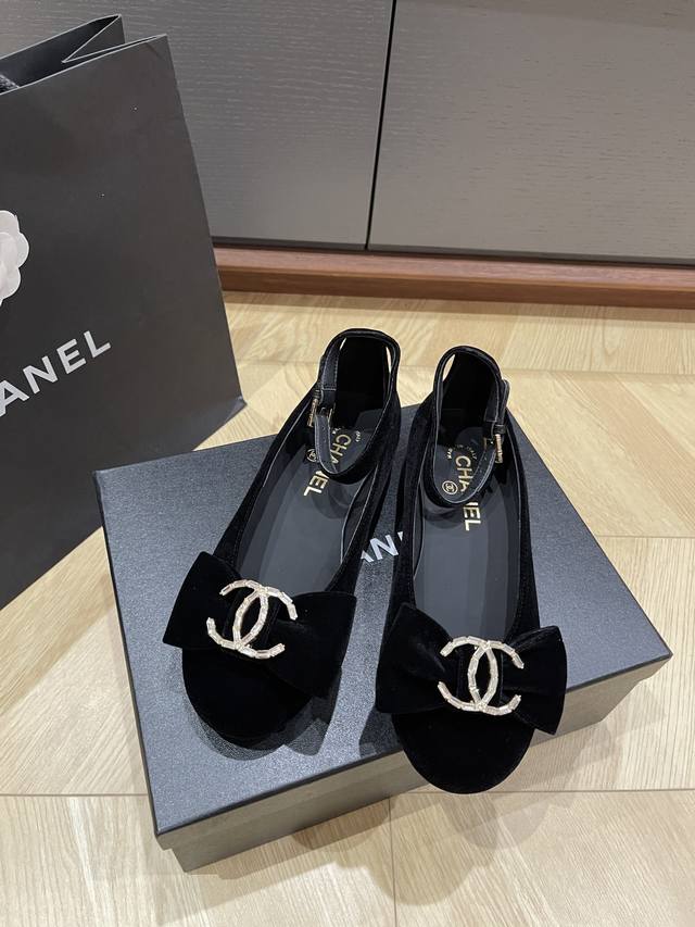 顶级版本 Chanel**24小香蝴蝶扣 羊皮面里真皮底 Size35 36 37 38 39 订40.41.不退换