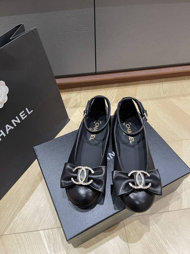 顶级版本 Chanel**24小香蝴蝶扣 羊皮面里真皮底 Size35 36 37 38 39 订40.41.不退换