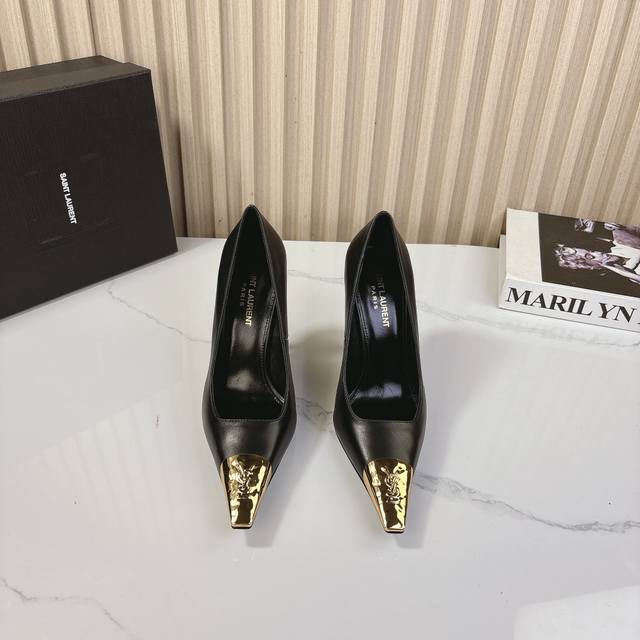 顶级原版1:1 Ysl 圣罗兰ss2024新品 金属头优雅大气高跟凉鞋 2024全新春夏系列后带方扣高跟凉鞋 ！ 尖头高跟拖鞋淡淡的夏日里怎么少得了一双仙女鞋