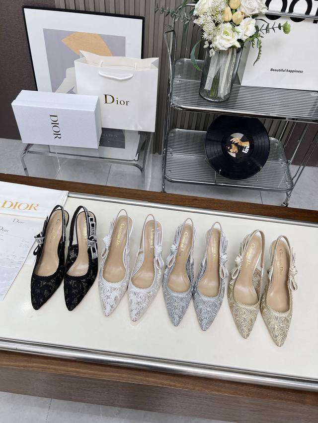 橡胶底 真皮底 迪奥 Dior 刺绣高跟鞋 刺绣图案 字母logo织带凉鞋款 2025春夏最新提花刺绣图案凉鞋款. 原版购入. 特订材料. 一比一零差距复刻！