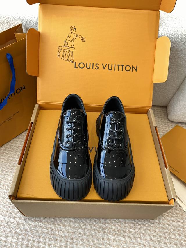 官网同步盒包装 Louis Vuitton 24秋冬 Lv 路易威登秋冬新款复古厚底鞋 玛丽珍 可爱十足非常减龄，完全不害怕显腿短，穿上后显得腿又瘦又直，超级推