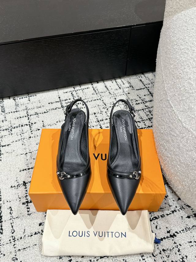 Louis Vuitton Ss25 New Arrival～ Lv.2025春夏系列｜尖头高跟鞋新品 鹰嘴小尖头搭配镂空皮条小方扣可调节松紧， Lv五金 “L